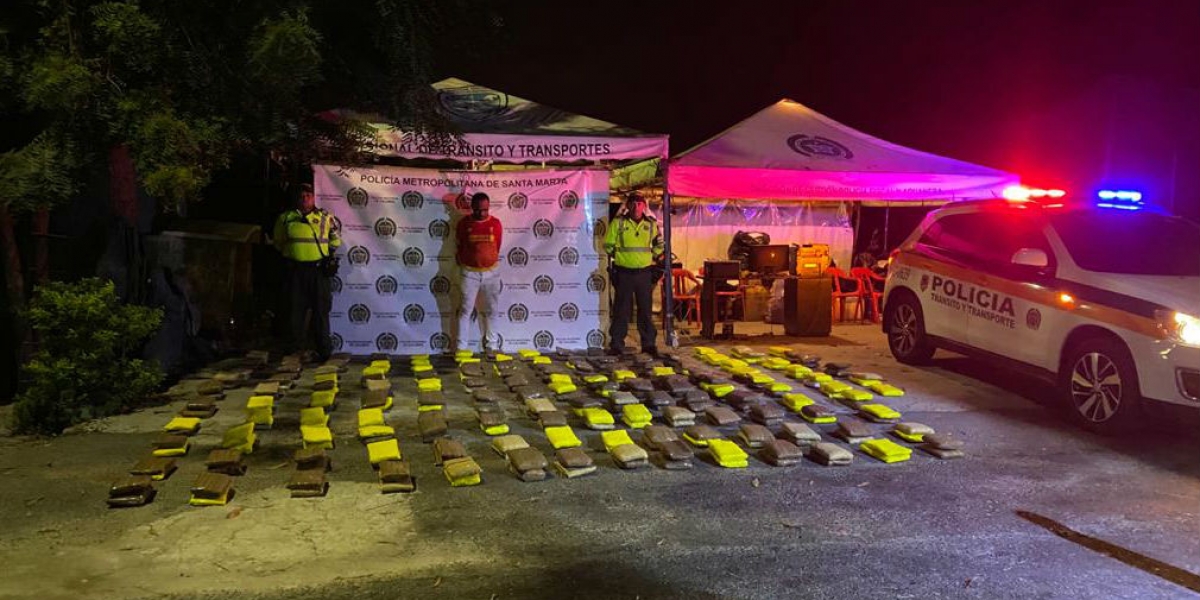 Policía Metropolitana de Santa Marta Mercancía incautada y hombre capturado.