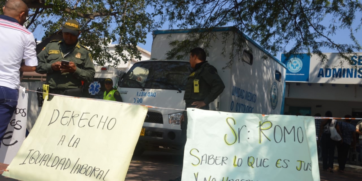 Protesta de exempleados de la ESE Alejandro Próspero Reverend. 