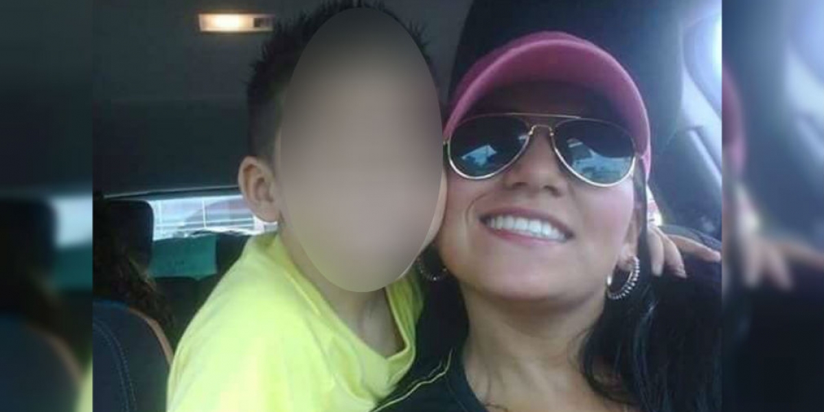 Jessy Paola Moreno Cruz con su hijo
