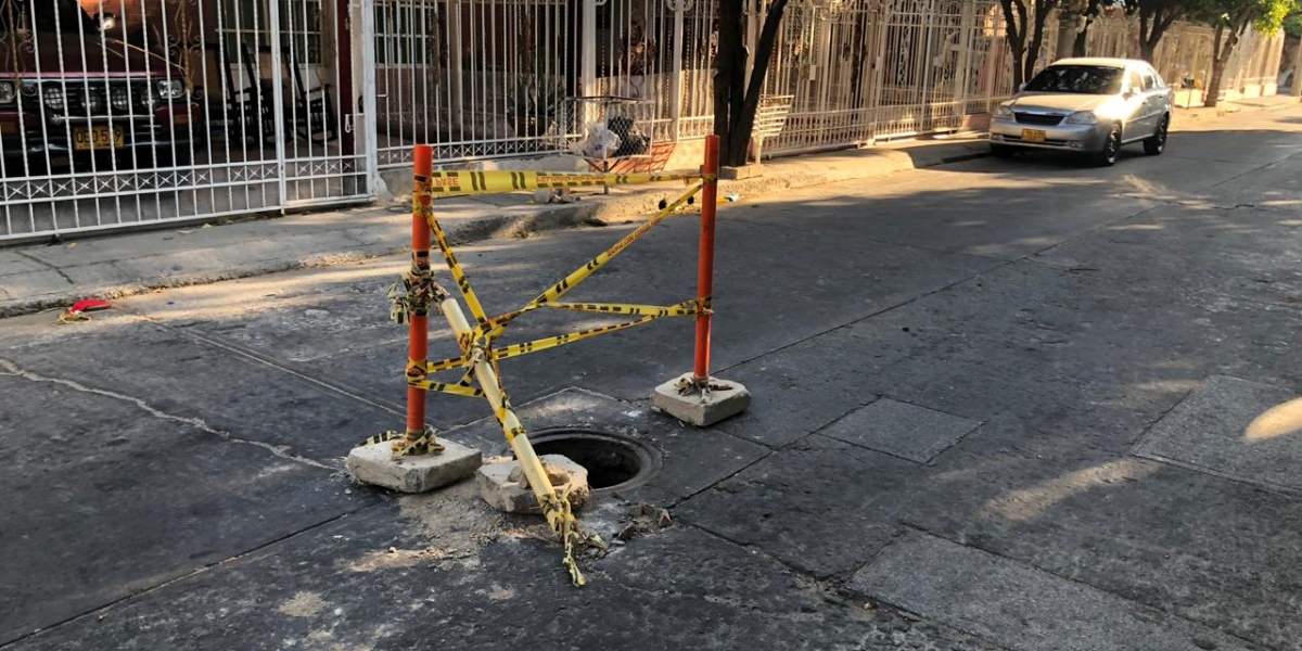 Enviada via Whatsapp por el denunciante Alcantarilla sin tapa en 'El Porvenir'