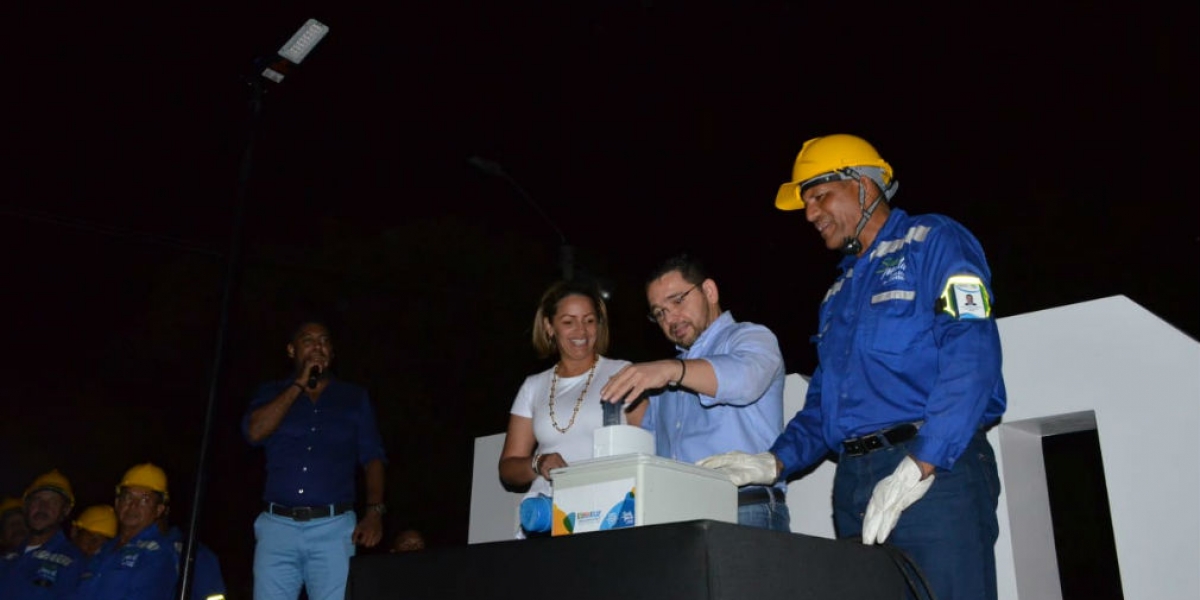 Alcaldía de Santa Marta La presentación de las nuevas luminarias estuvo encabezada por el alcalde Rafael Martínez.