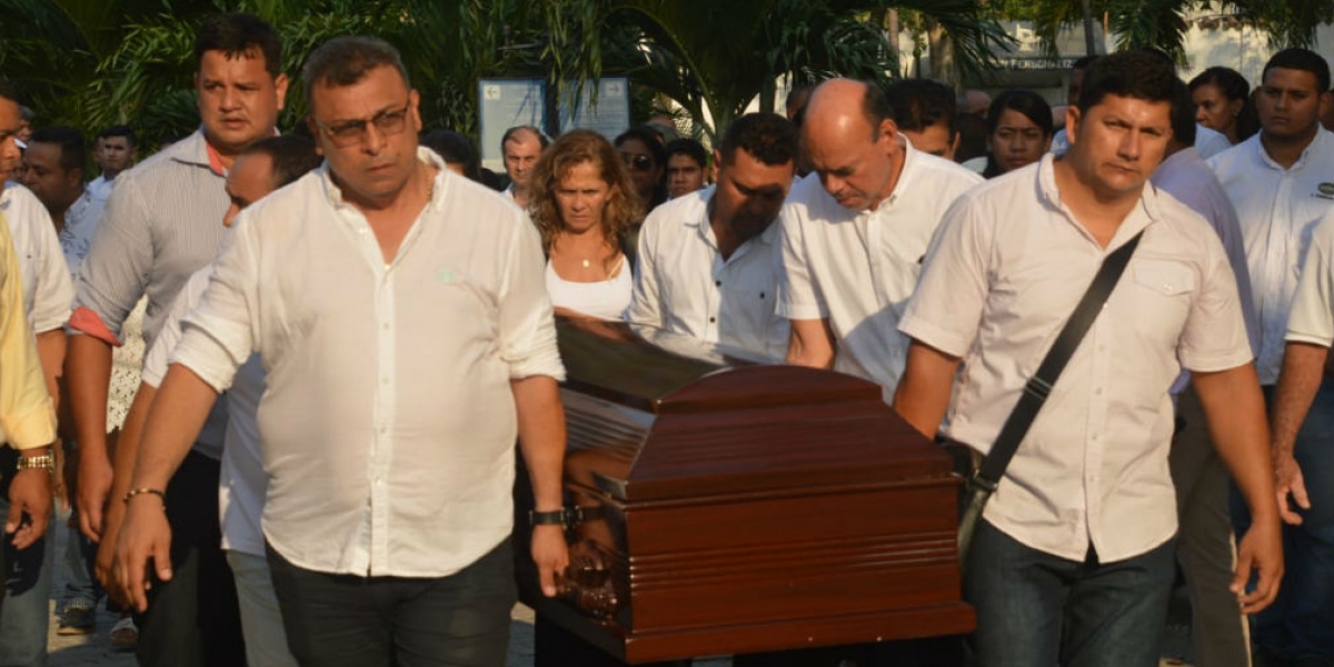 Sepelio de Juan Carlos Pedrozo, funcionario de Daabon que habría sido asesinado por sicario de 'Los Pachenca'.