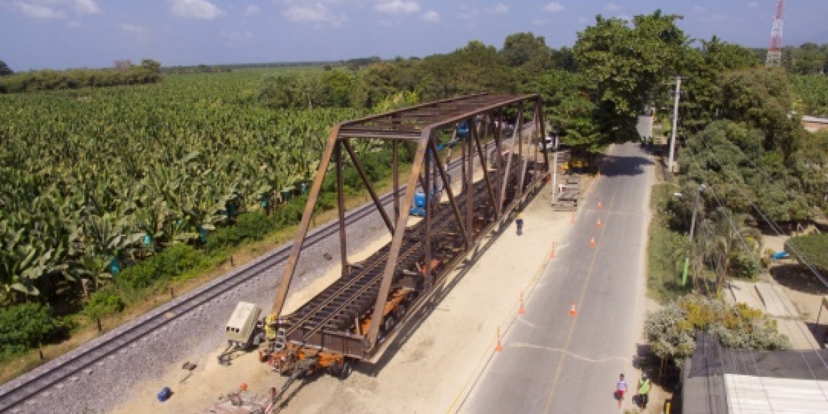 Fenoco Proceso de reemplazo del puente férreo sobre el río Sevilla.