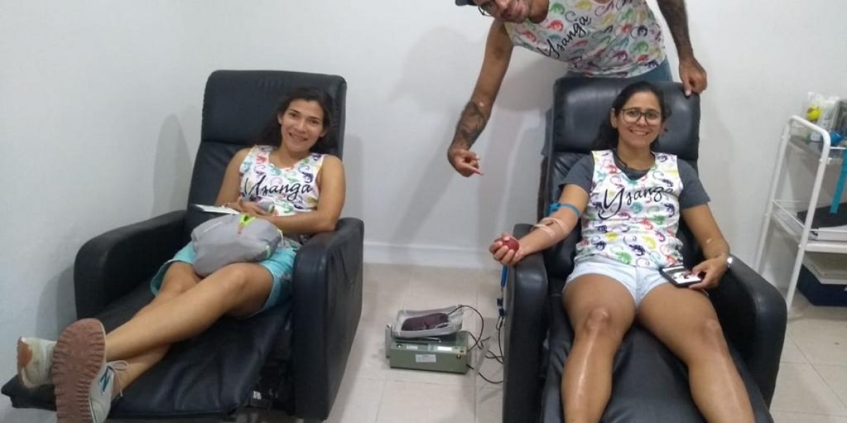 Jovenes samarios del equipo deportivo Ultimate llamados 'YSANGAS' se suman a la campaña de donar sangre