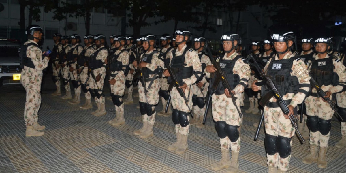 Óscar Mejía - Seguimiento.co Unidades de Policía Militar que llegaron a la ciudad.