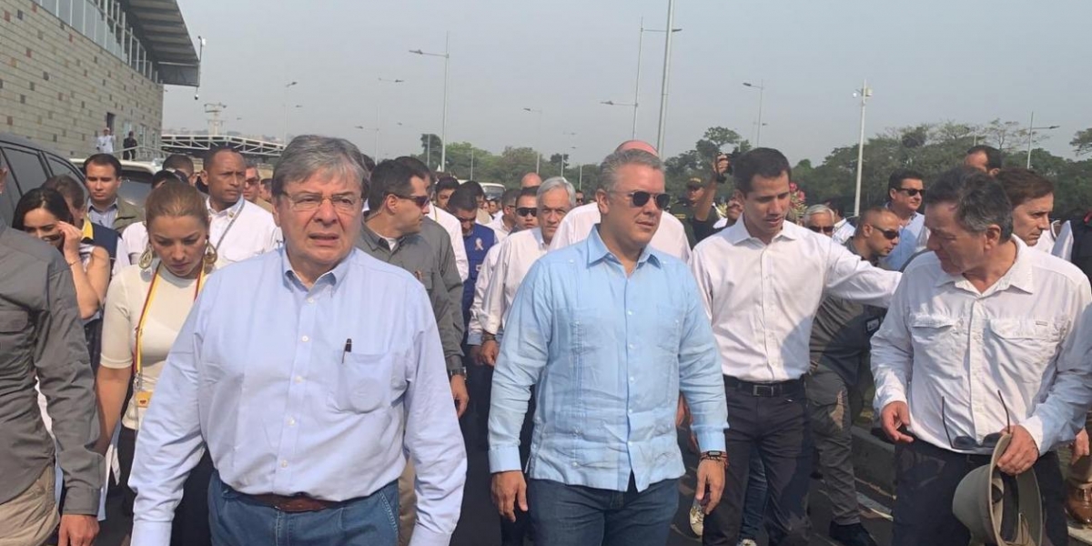 El presidente Iván Duque llegó hasta las bodegas de Tiendas, en compañía del presidente interino de Venezuela, Juan Guaidó.