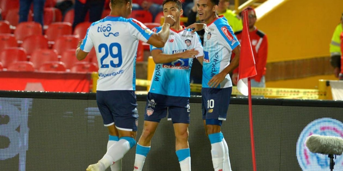 Teófilo Gutiérrez, Fabián Sambueza y Luis Díaz, celebrando el empate.