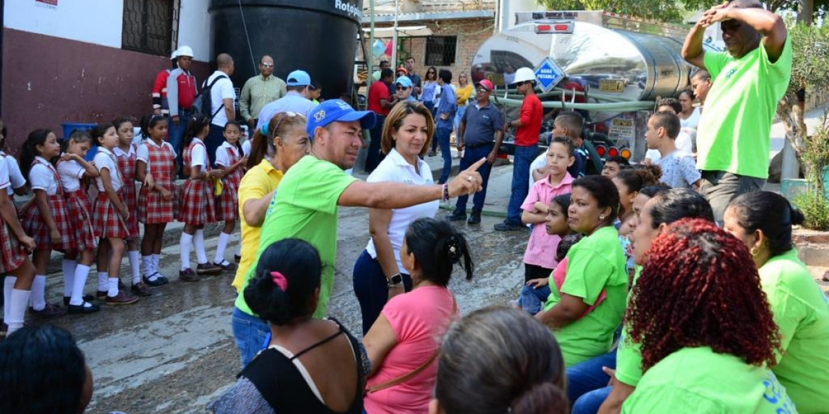 Este tanque de 10.000 litros es una solución inmediata al desabastecimiento de agua potable en Pastrana.