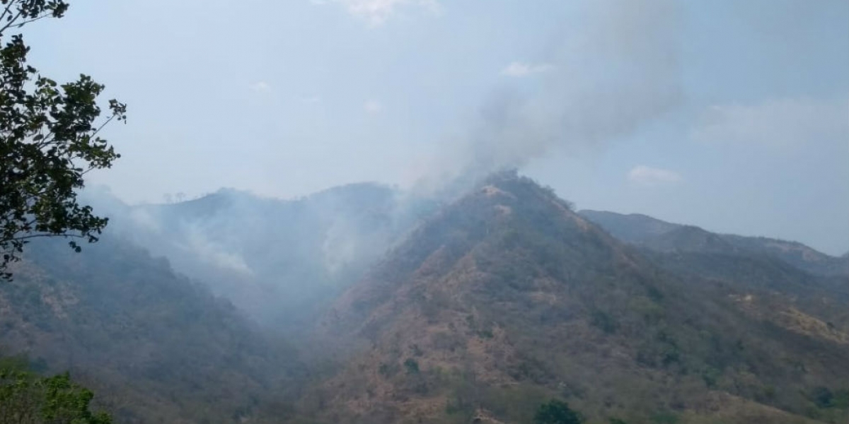 El incendio se presentó hace seis días y el pasado martes lograron controlarlo.