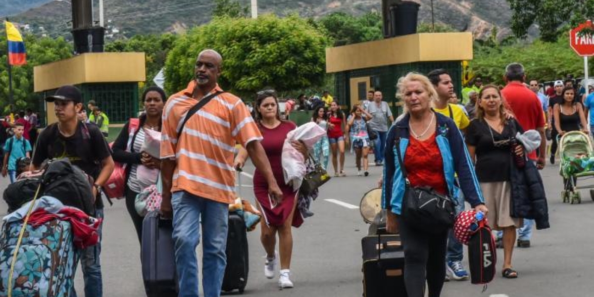 Portafolio La dificil situacion que viven en su país los obliga a cruzar la frontera y buscar en Colombia un refugio.