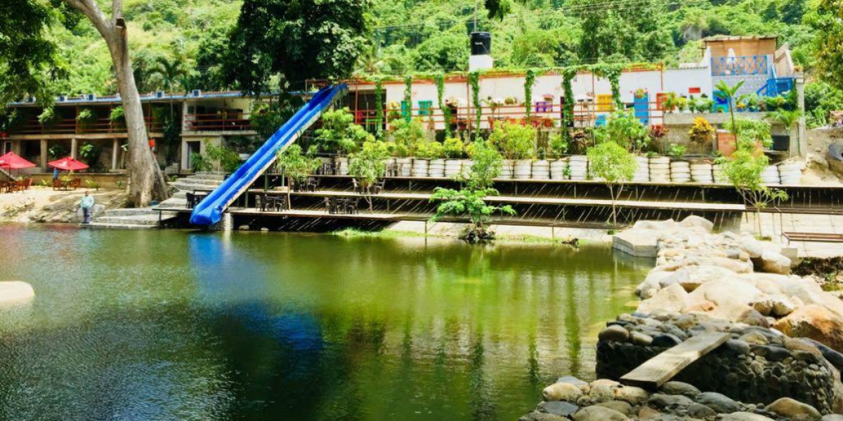 Internet Con las talanqueras lograban una piscina natural que ofrecían como atributo a sus huéspedes.