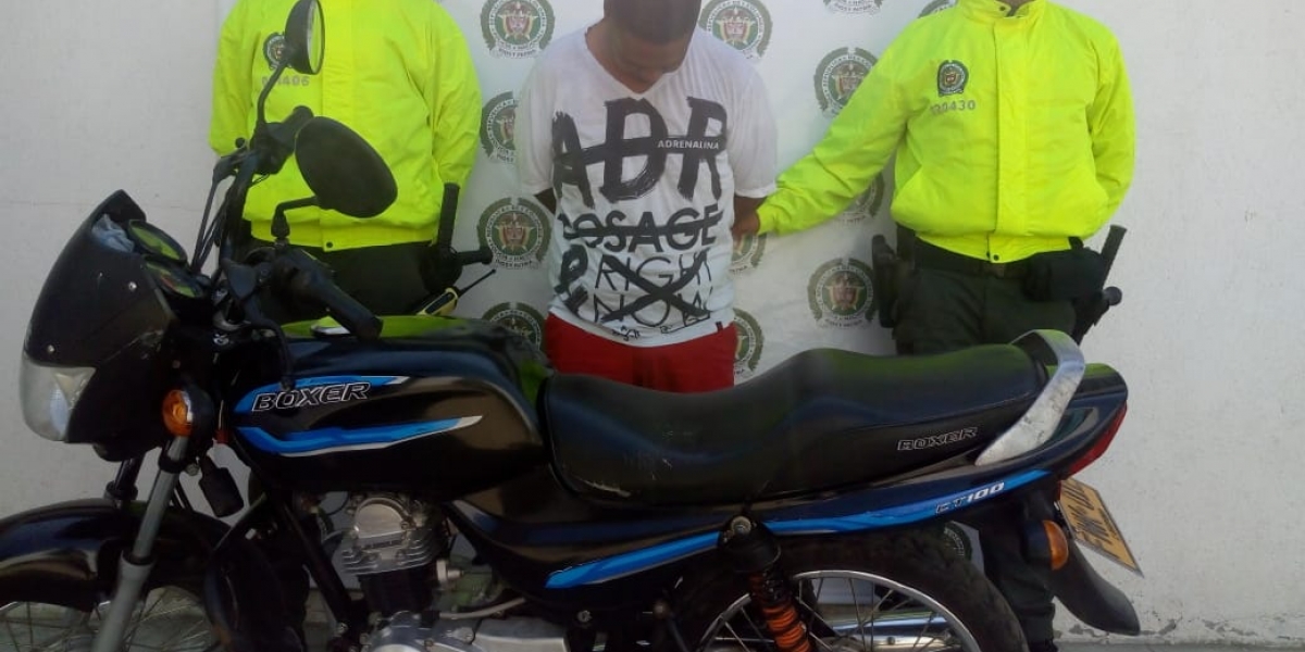 Policía Metropolitana Capturan hombre que se movilizaba en motocicleta hurtada