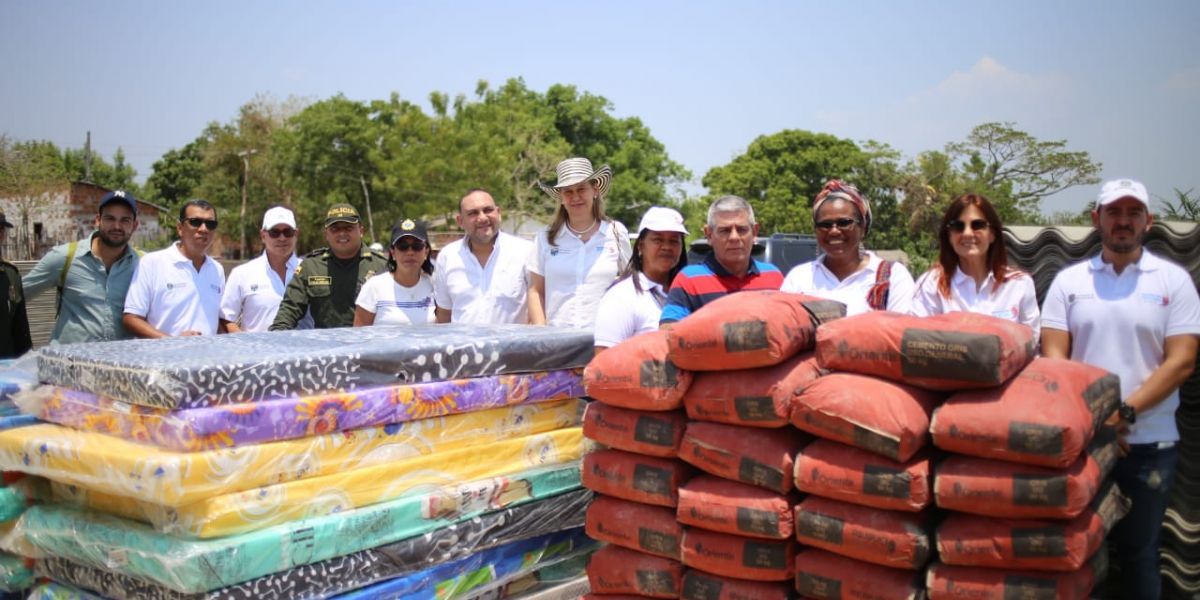 Láminas de Zinc, de fibrocemento, caballetes, amarres y cemento fueron entregados para la reparación de las viviendas.