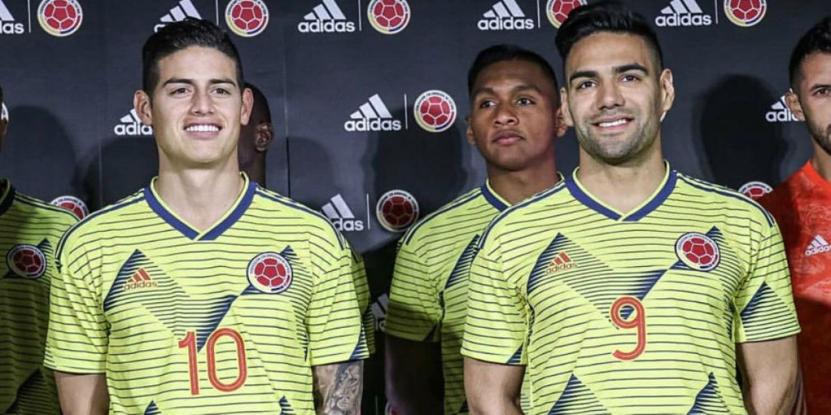 Adidas Jugadores de la selección con el nuevo uniforme.