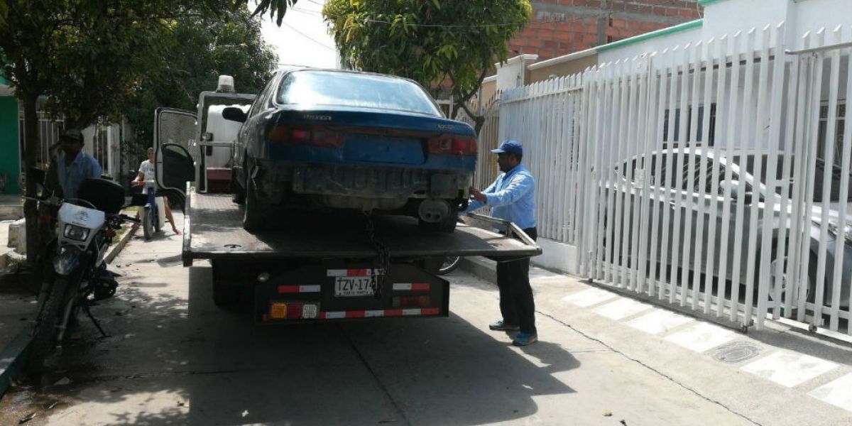 Seguimiento.co HOMBRE PIDE RESPUESTAS DE LOS DAÑOS QUE SUFRIÓ SU VEHÍCULO MIENTRAS SE ENCONTRABA EN LOS PATIOS