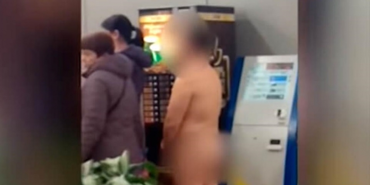 Captura de pantalla Noticias Caracol Hombre fue detenido en aeropuerto por estar desnudo