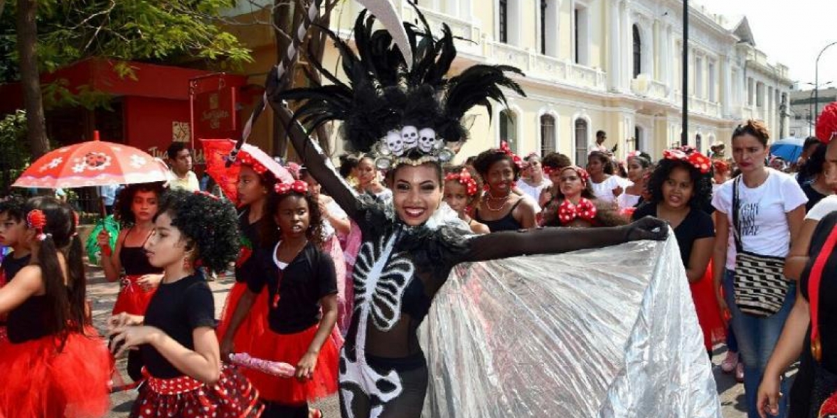 El Heraldo Cerca de 40 colegios de Santa Marta participaron en el desfile de Carnaval.