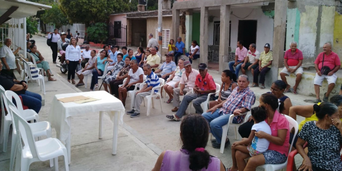 Conformación de comités para entrega de títulos.