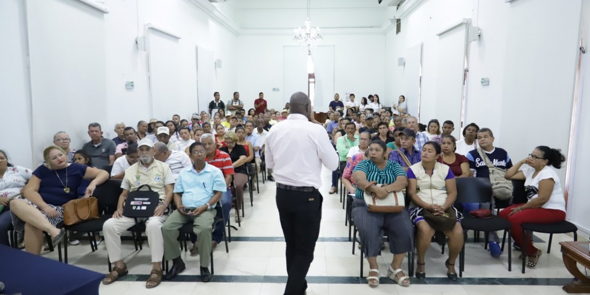 Alcaldía de Santa Marta Conformación de comités para entrega de títulos.