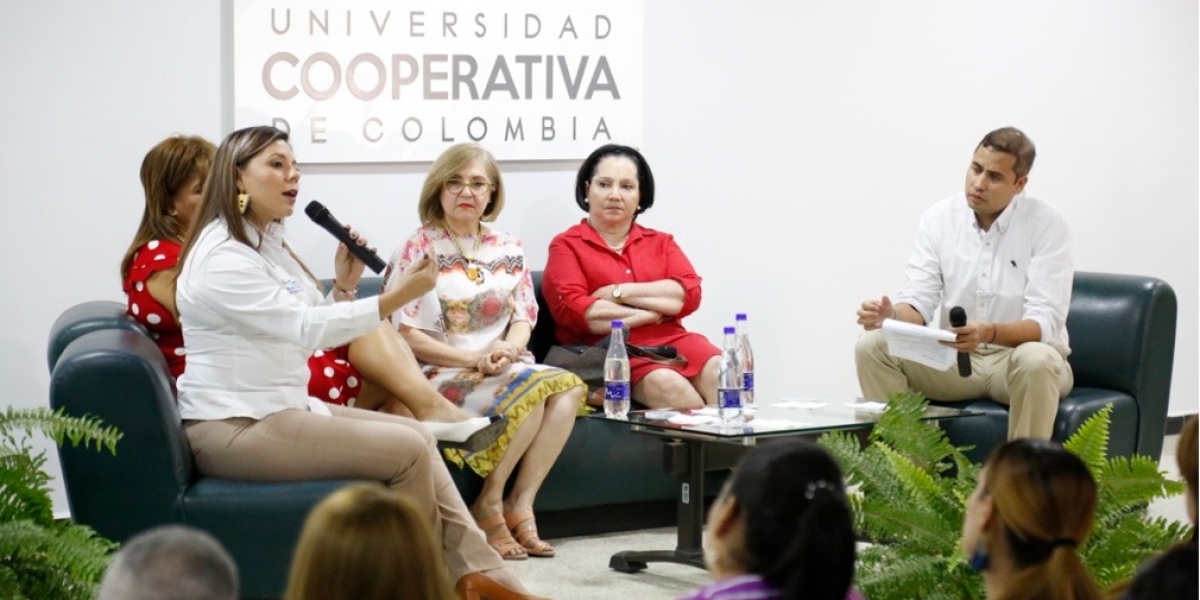 Conversatorio de 'Mujeres que Transforman' en la UCC