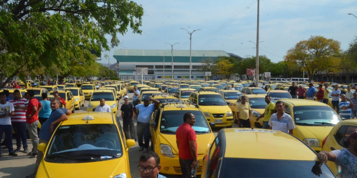Oscar Mejía- Seguimiento.co Caravana de taxistas de la ciudad