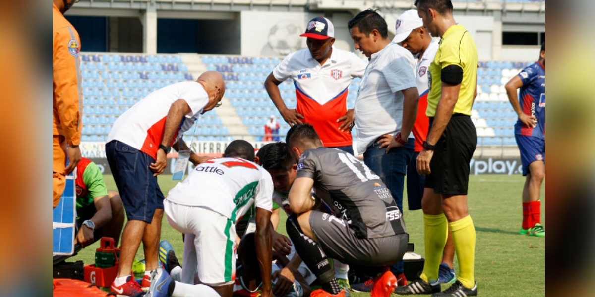 Twitter Médicos del Unión ayudaron en la atención del lesionado capitán de Patriotas.