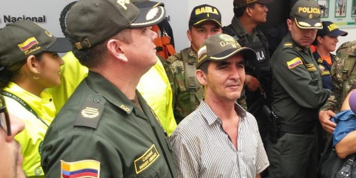 Zona Cero El comandante de la Policía Atlántico, Henry Jiménez, y Leonardo Antonio Sánchez Rivera, el ganadero liberado.
