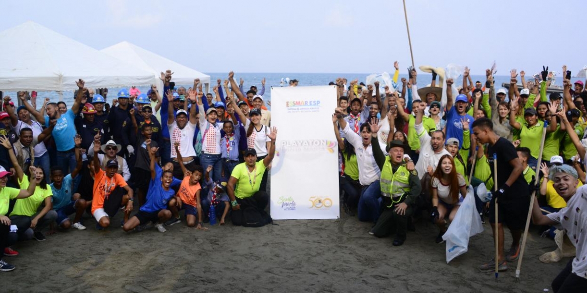 Cientos de voluntarios se sumaron a la causa