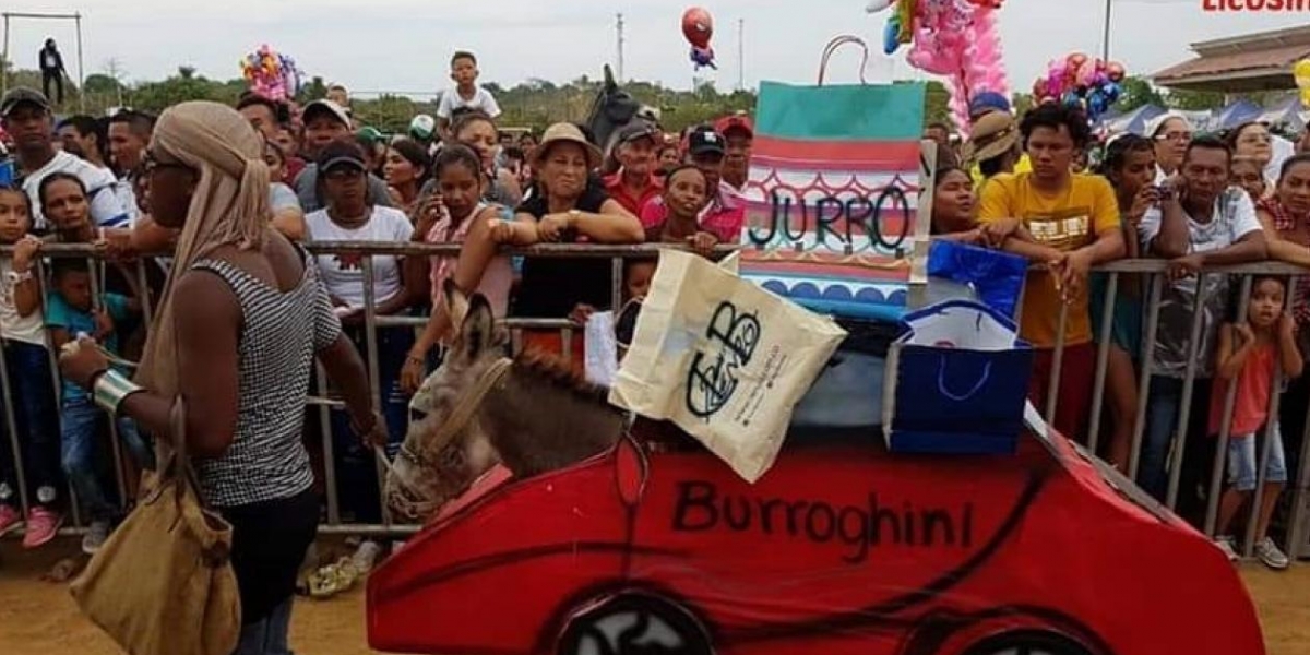 Chica Noticias El ‘Burroghini’ en el Festival del Burro.
