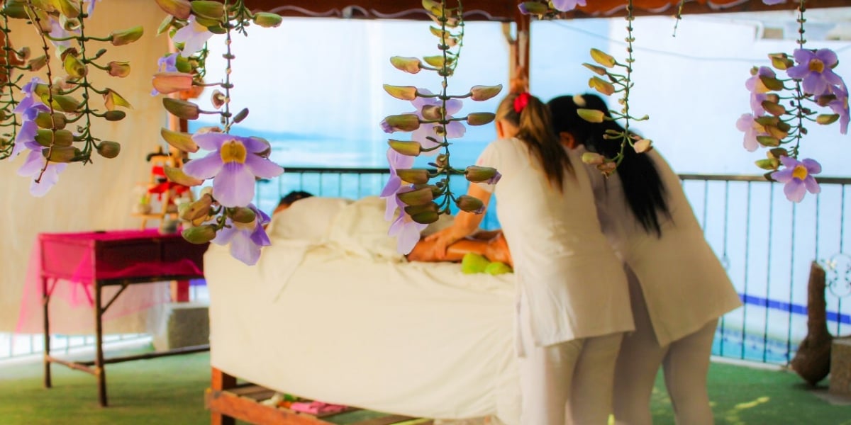 Nakua Spa En el Día de la Madre, regálale a mamá un masaje relajante en Nakua Spa.