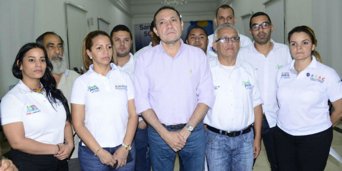 Antonio Sanguino y los funcionarios en huelga.