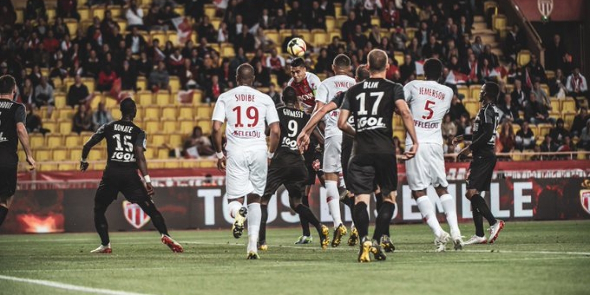 @ASMONACO El samario marcó de golpe de cabeza.