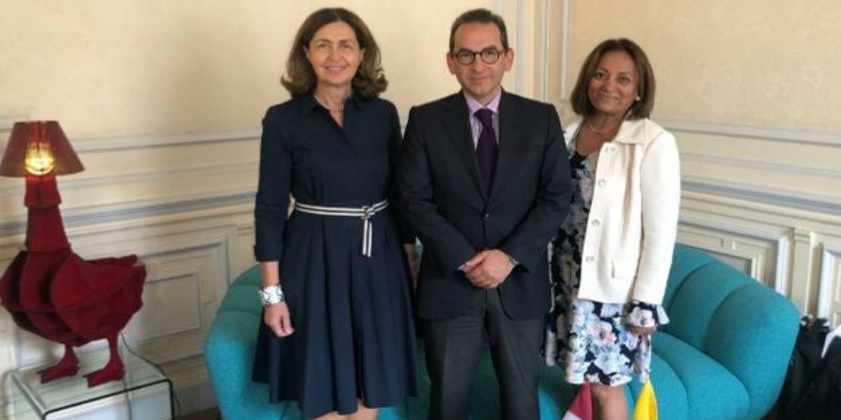 ICA Con este convenio entre el ICA y la OIE, se permitirá el intercambio de conocimiento, y la oportunidad de que profesionales de Colombia participen en las diferentes capacitaciones que realicen los países miembros, durante el periodo en que se encuentre vigente el convenio.