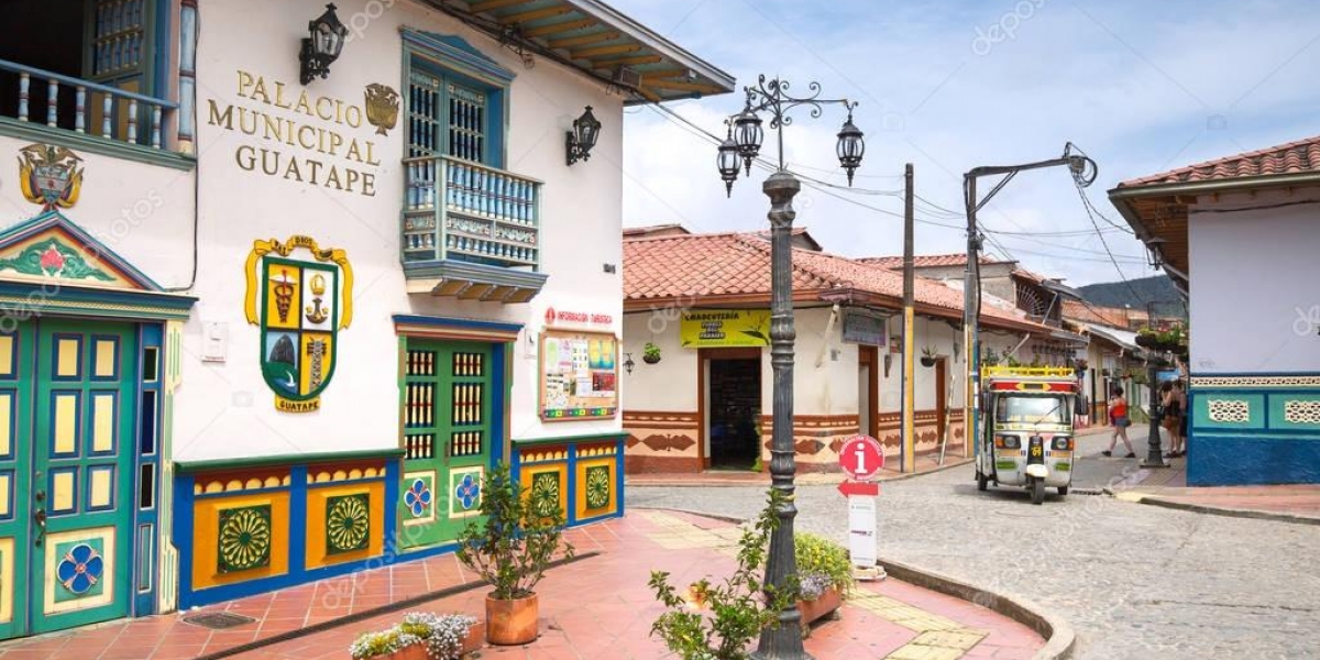 Depositphotos Guatapé, se convertiría en el primer municipio de Antioquia en prohibir el uso de icopor