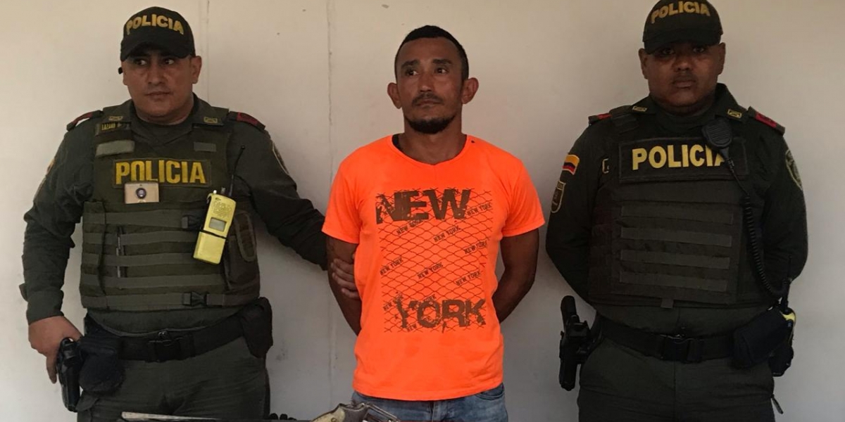 El hombre fue capturado y trasladado hasta las instalaciones de la Fiscalía Uri de Santa Marta.