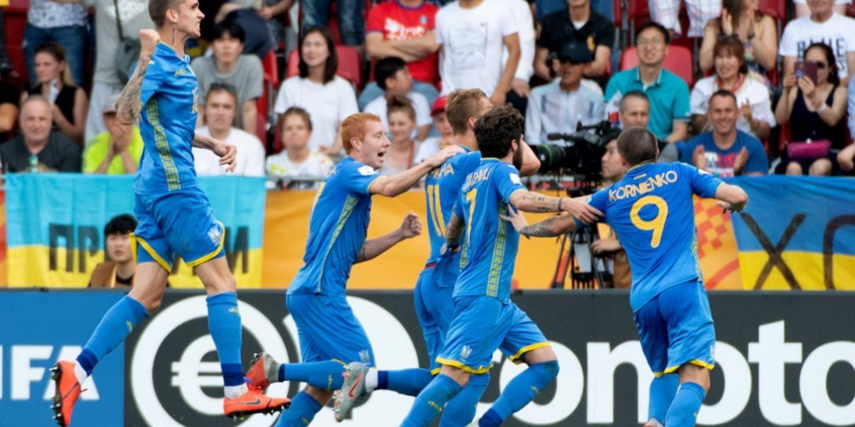 Jugadores de Ucrania celebran uno de los goles ante Corea. 