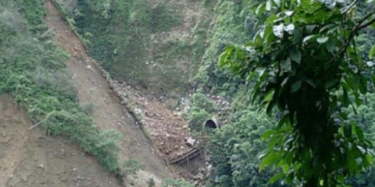 Blu Radio Derrumbe provocó colapso de puente en vía al Llano.