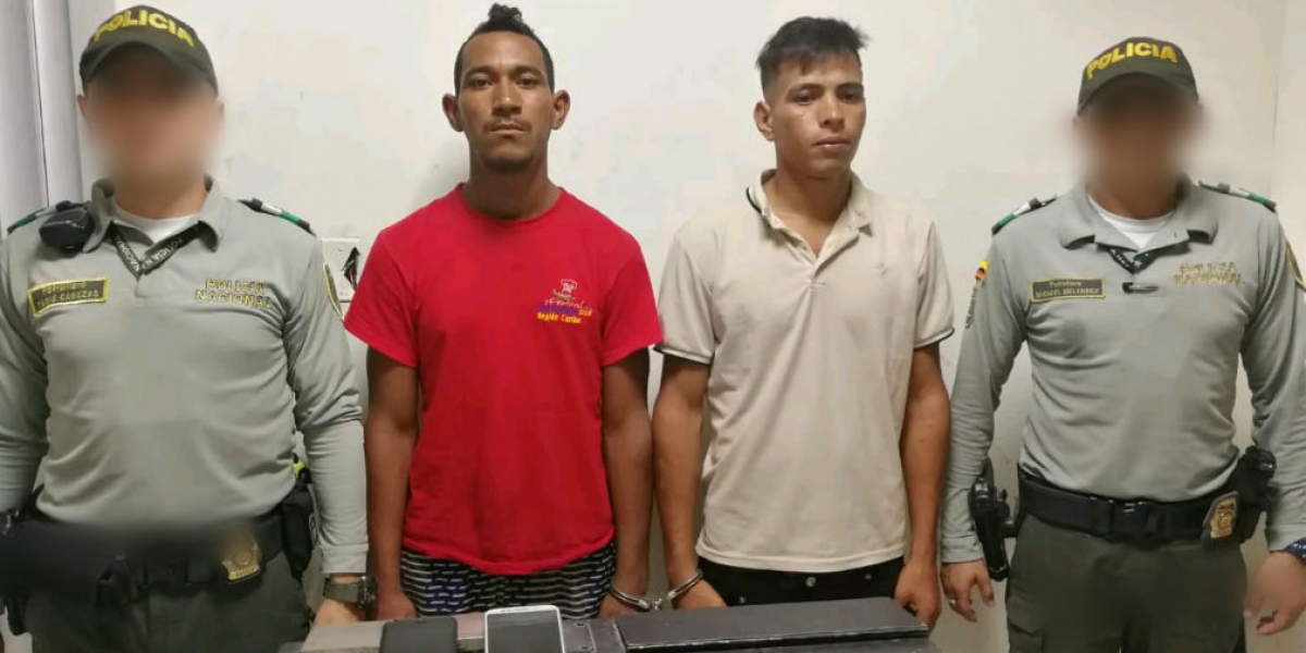 Policía Sujetos capturados por presunto robo a turistas.