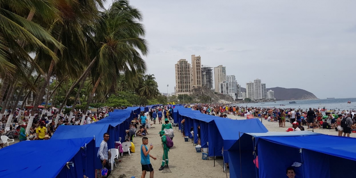 ProRodadero La Cooperativa de Carperos de El Rodadero y Playa Blanca donó la nuevas carpas.