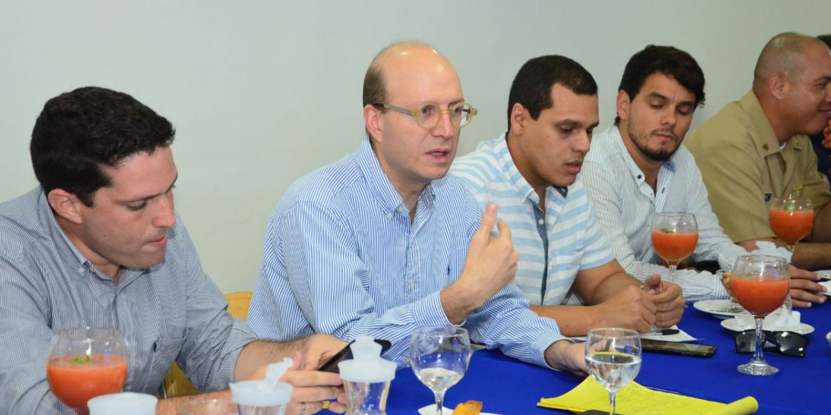 El alcalde (e) de Santa Marta, Andrés Rugeles, renovó casi la totalidad del gabinete.