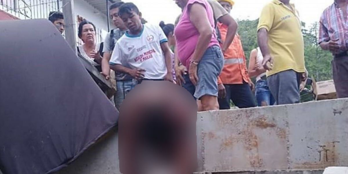 Cortesía El cuerpo del hombre quedó tendido en el lugar de los hechos.