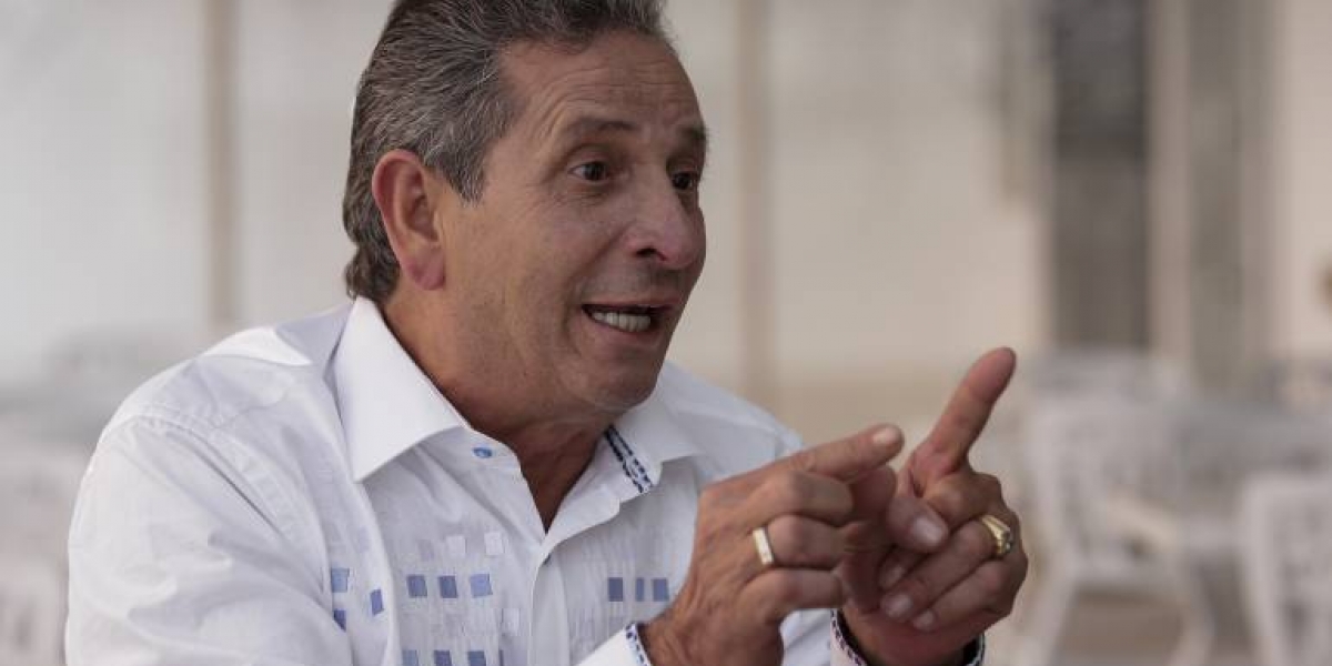 Caracol Radio Darío Gómez