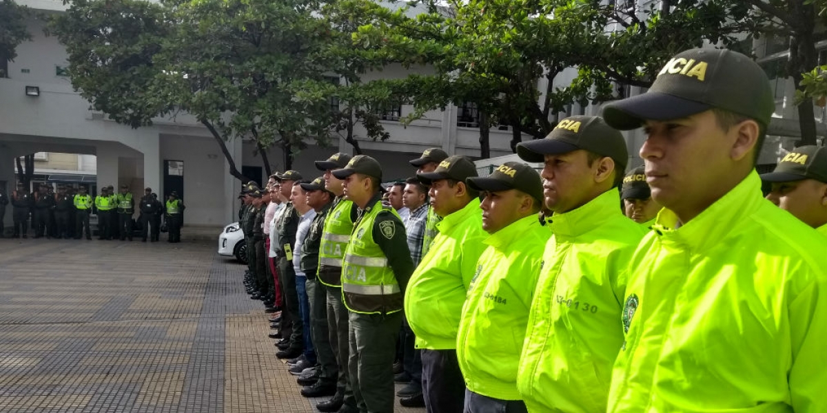 Policía Metropolitana El dispositivo de seguridad está diseñado con uniformados instalados en los sectores considerados como críticos de la ciudad, también en los lugares en donde se desarrollarán los distintos eventos culturales y conciertos.