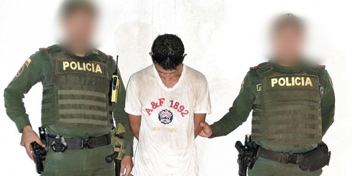 Policía Metropolitana Ariza García supuestamente es un reconocido ‘jíbaro’ que centraba su accionar delictivo en el barrio Mamatoco.