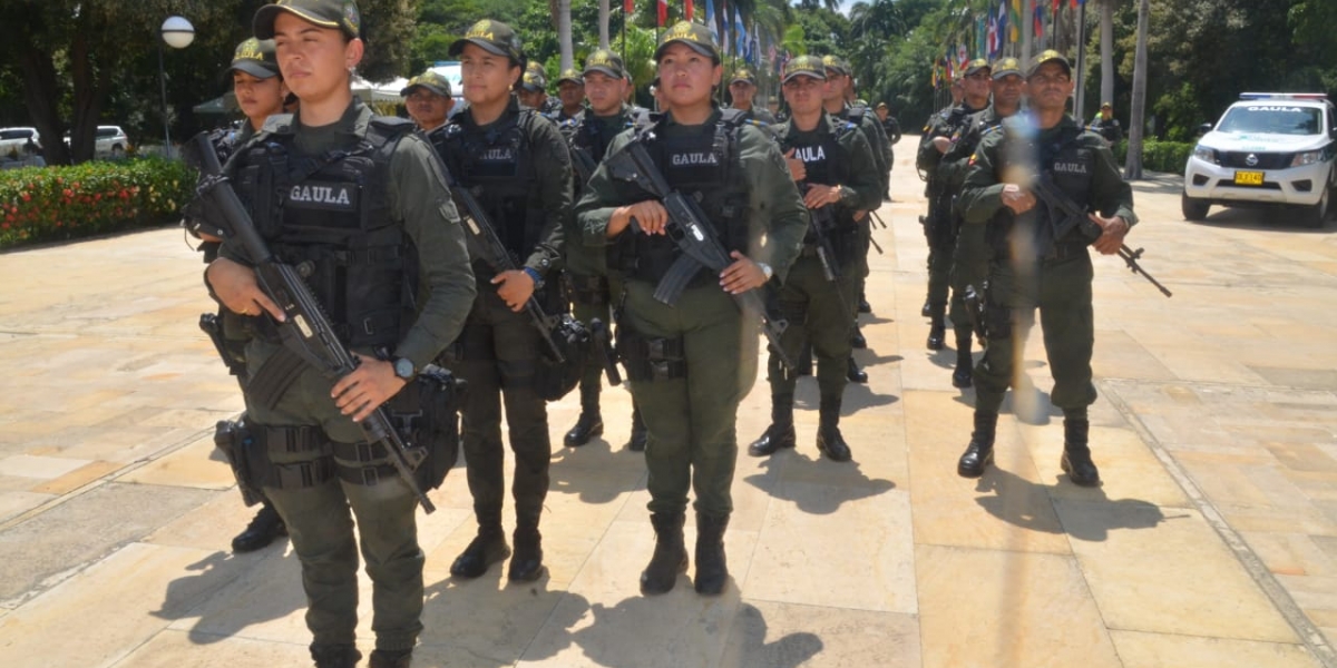 Óscar Mejía - seguimiento.co Los 22 uniformados del Comando Especial Antiextorsión fueron presentados en la Quinta de San Pedro Alejandrino.