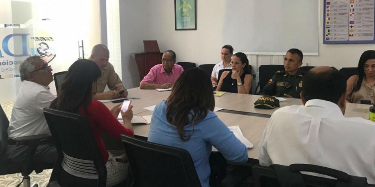 Alcaldía de Santa Marta Reunión de autoridades donde se creó la mesa técnica para atender invasión de espacio público.