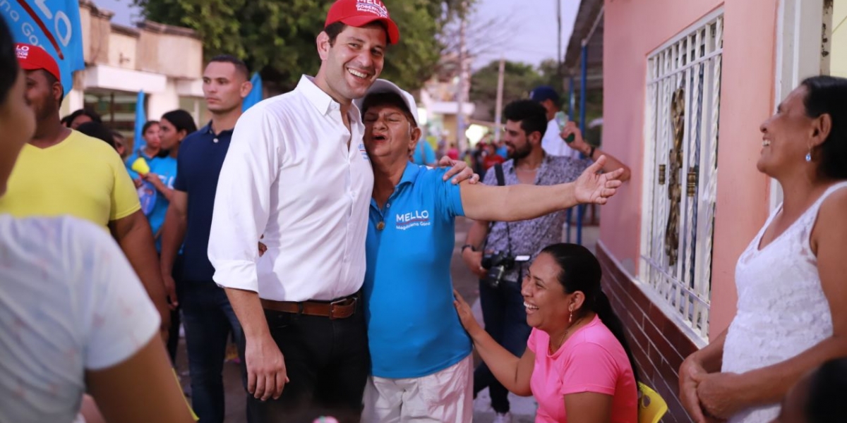 El candidato a la Gobernación realizó un 'puerta a puerta' en La Paz. 