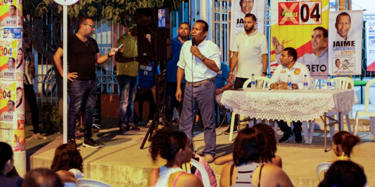 Cortesía Jaime Cárdenas compartiendo con madres lideres.