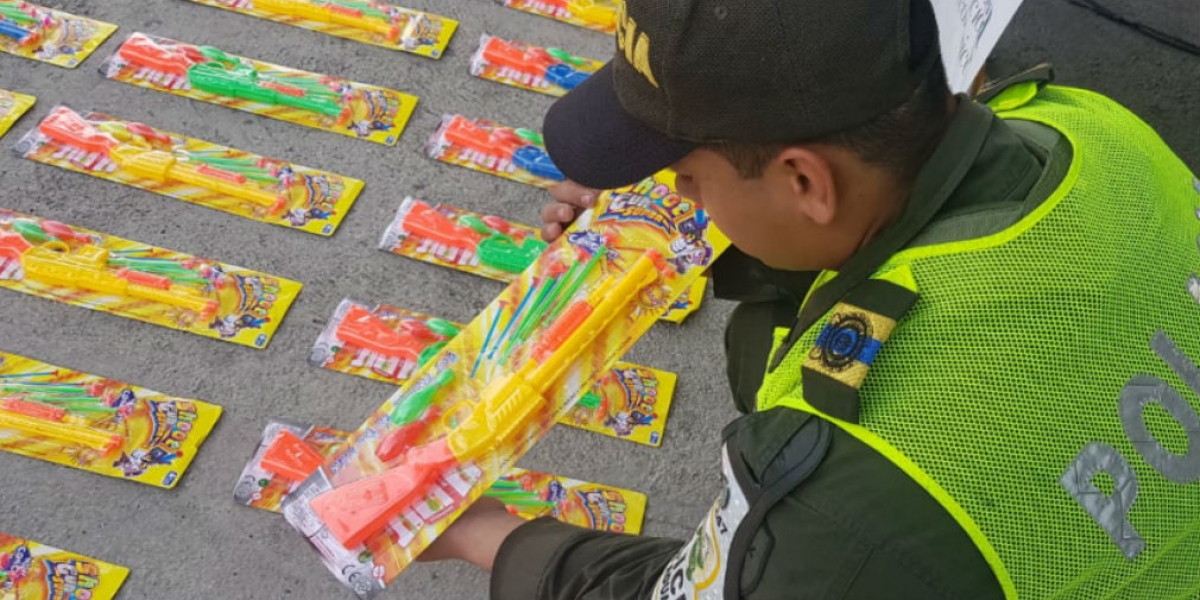 A esta mercancía le fue aplicada medida cautelar de aprehensión por no presentar ningún tipo de soporte documental legal.