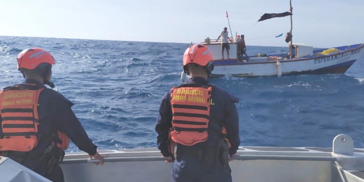 Armada Rescate de pescadores en Mayapo.